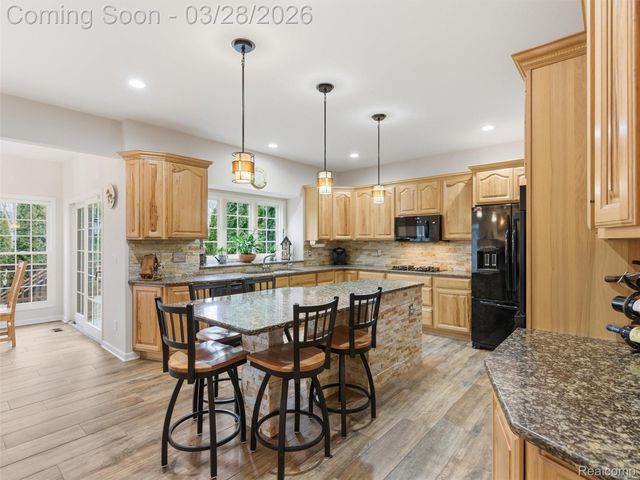 281 Mead Road, Oakland Charter Township, MI 48306