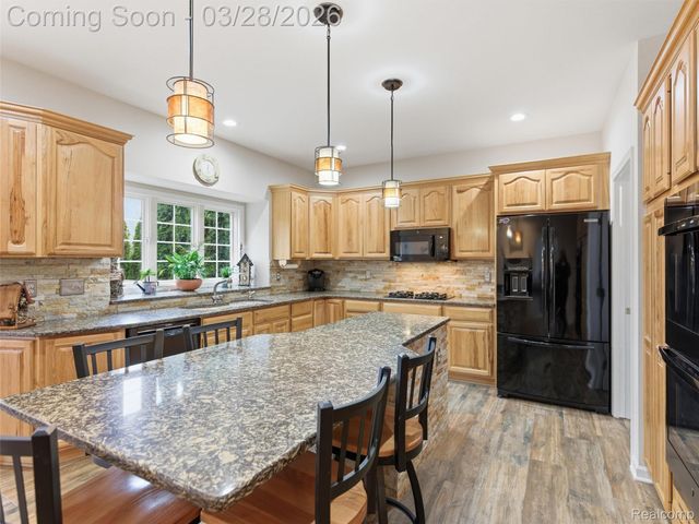 281 Mead Road, Oakland Charter Township, MI 48306