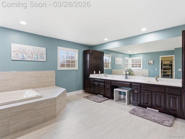 281 Mead Road, Oakland Charter Township, MI 48306