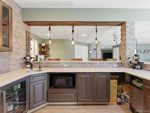 281 Mead Road, Oakland Charter Township, MI 48306