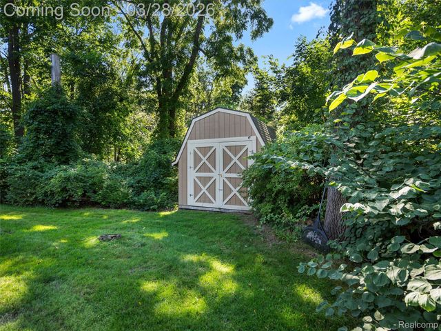 281 Mead Road, Oakland Charter Township, MI 48306