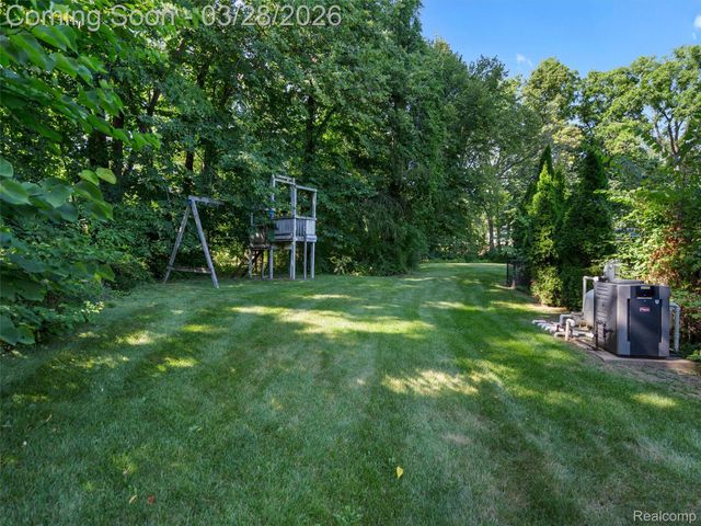 281 Mead Road, Oakland Charter Township, MI 48306