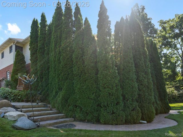 281 Mead Road, Oakland Charter Township, MI 48306