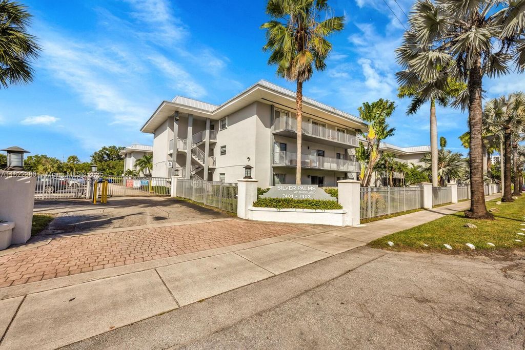 7403 SW 82nd St 207N, Miami, FL 33143