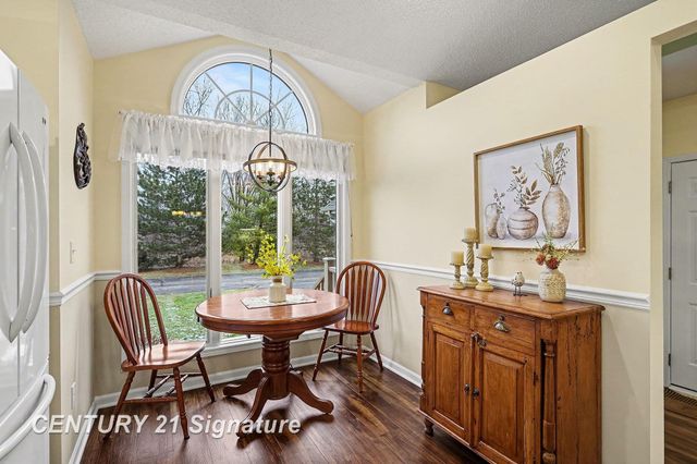 53 W Willow Pond Drive, Saginaw, MI 48603