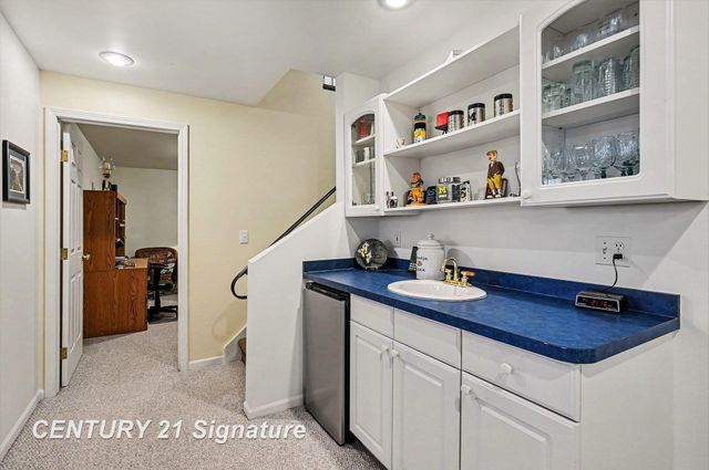 53 W Willow Pond Drive, Saginaw, MI 48603