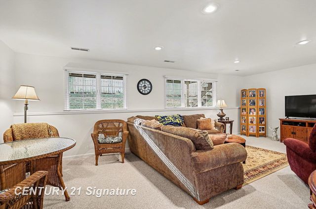 53 W Willow Pond Drive, Saginaw, MI 48603