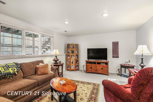 53 W Willow Pond Drive, Saginaw, MI 48603