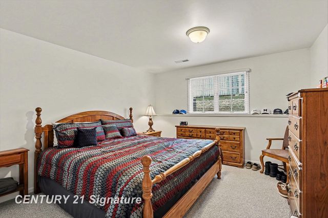 53 W Willow Pond Drive, Saginaw, MI 48603