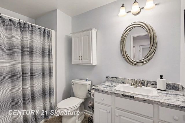 53 W Willow Pond Drive, Saginaw, MI 48603