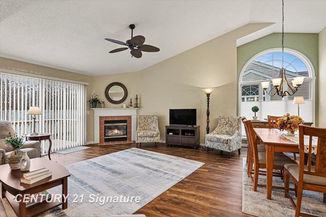 53 W Willow Pond Drive, Saginaw, MI 48603