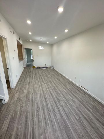 6946 Paris Street B, Houston, TX 77021