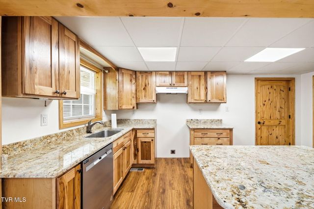3315 West Market Street, Johnson City, TN 37604