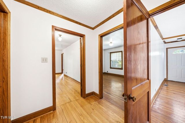 3315 West Market Street, Johnson City, TN 37604