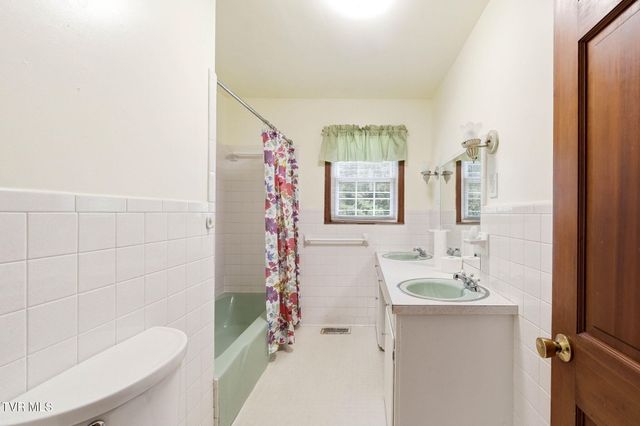 3315 West Market Street, Johnson City, TN 37604