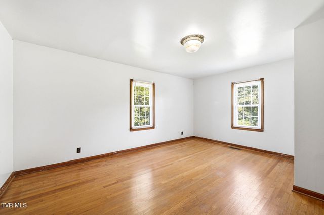 3315 West Market Street, Johnson City, TN 37604
