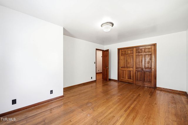 3315 West Market Street, Johnson City, TN 37604