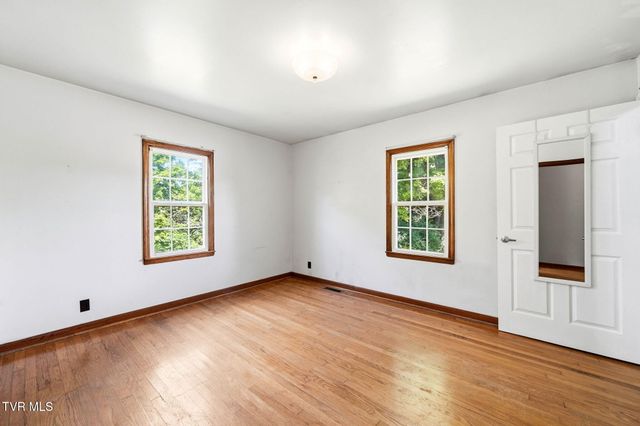 3315 West Market Street, Johnson City, TN 37604