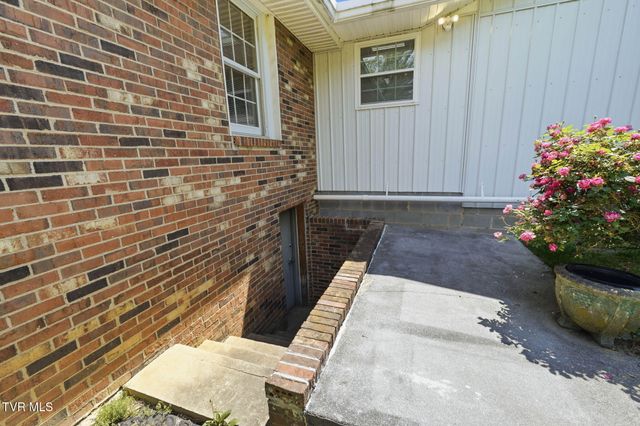 3315 West Market Street, Johnson City, TN 37604