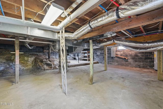 3315 West Market Street, Johnson City, TN 37604