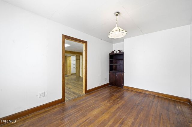 3315 West Market Street, Johnson City, TN 37604