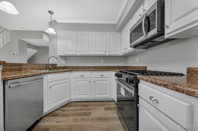 2001 King Arthur Court, St Louis, MO 63146