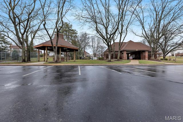 2001 King Arthur Court, St Louis, MO 63146