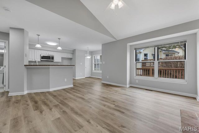 2001 King Arthur Court, St Louis, MO 63146