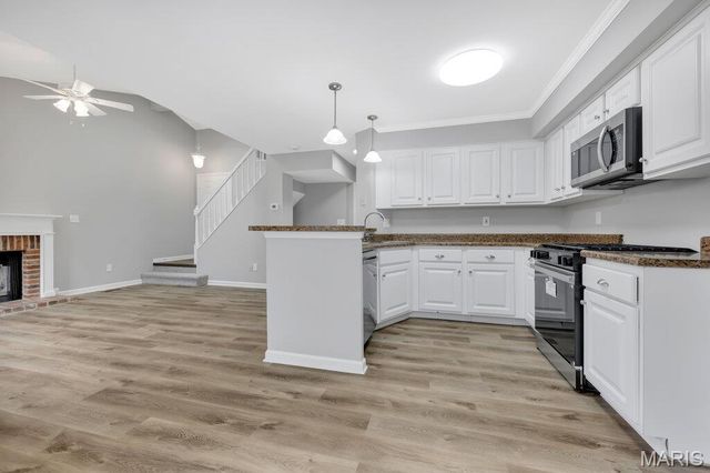 2001 King Arthur Court, St Louis, MO 63146