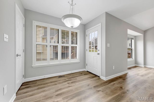 2001 King Arthur Court, St Louis, MO 63146