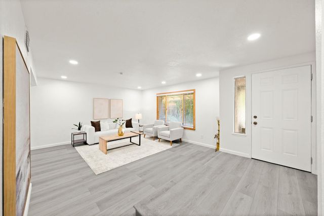 23 Dakota Ct, Sacramento, CA 95833