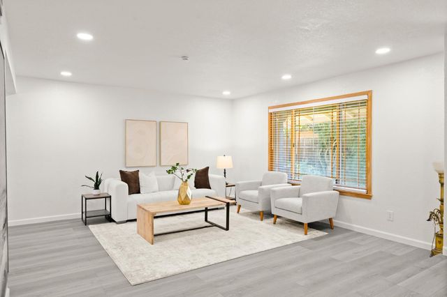 23 Dakota Ct, Sacramento, CA 95833