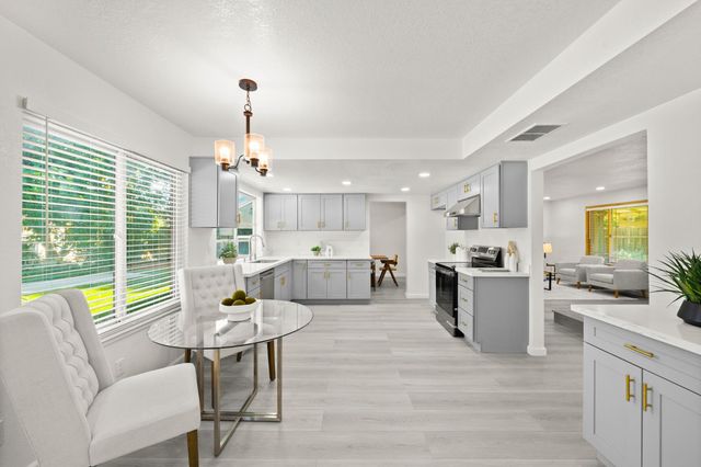 23 Dakota Ct, Sacramento, CA 95833