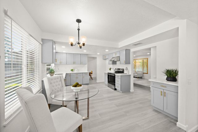 23 Dakota Ct, Sacramento, CA 95833