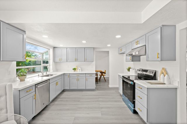 23 Dakota Ct, Sacramento, CA 95833