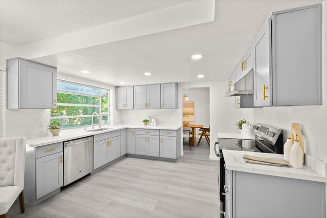23 Dakota Ct, Sacramento, CA 95833