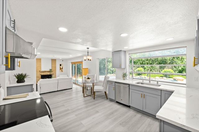 23 Dakota Ct, Sacramento, CA 95833