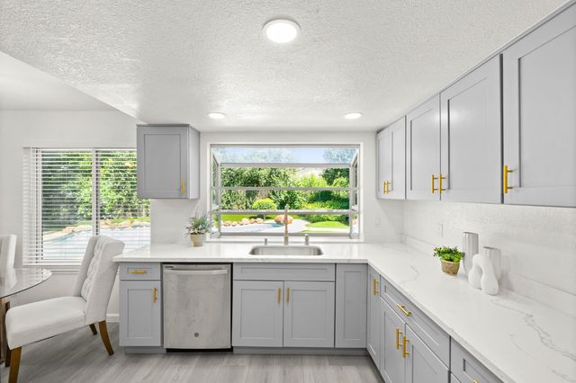 23 Dakota Ct, Sacramento, CA 95833