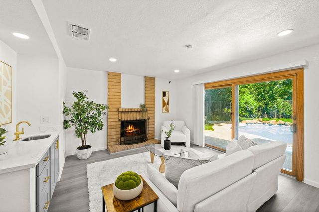 23 Dakota Ct, Sacramento, CA 95833