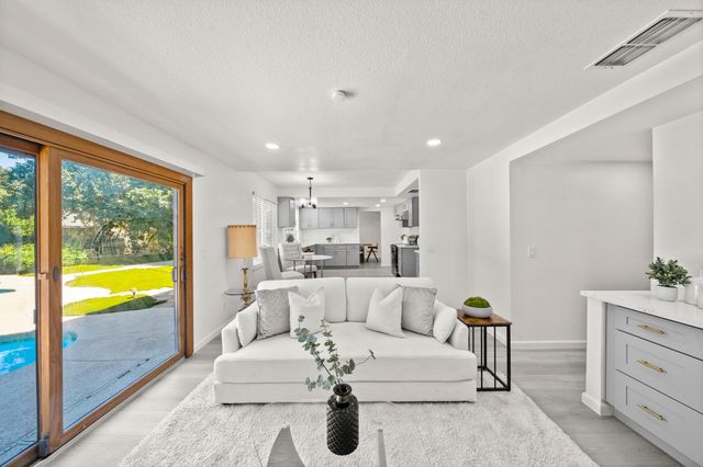 23 Dakota Ct, Sacramento, CA 95833