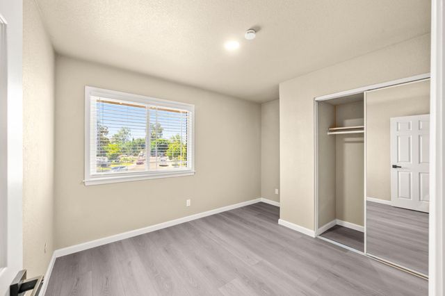 23 Dakota Ct, Sacramento, CA 95833