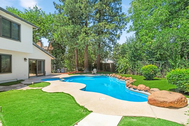 23 Dakota Ct, Sacramento, CA 95833