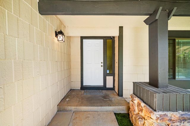 23 Dakota Ct, Sacramento, CA 95833