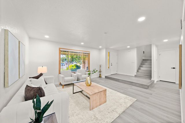 23 Dakota Ct, Sacramento, CA 95833