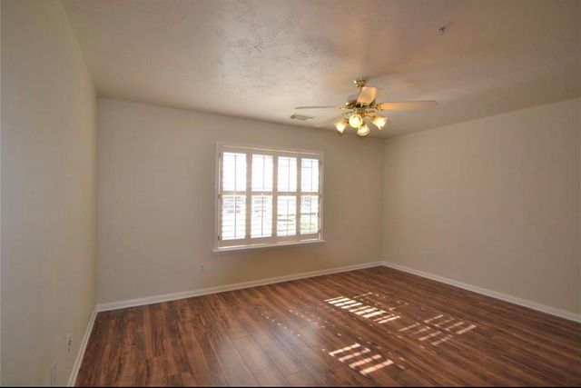 2710 Grants Lake Boulevard J10, Sugar Land, TX 77479