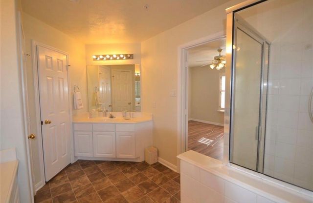 2710 Grants Lake Boulevard J10, Sugar Land, TX 77479