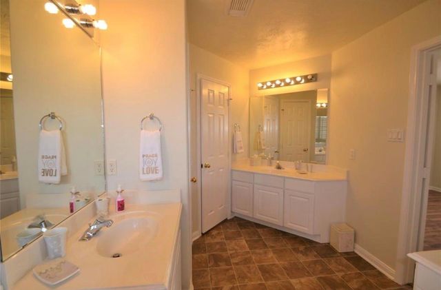 2710 Grants Lake Boulevard J10, Sugar Land, TX 77479