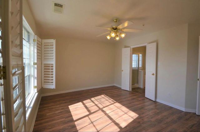 2710 Grants Lake Boulevard J10, Sugar Land, TX 77479