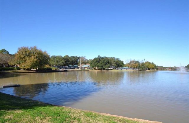 2710 Grants Lake Boulevard J10, Sugar Land, TX 77479