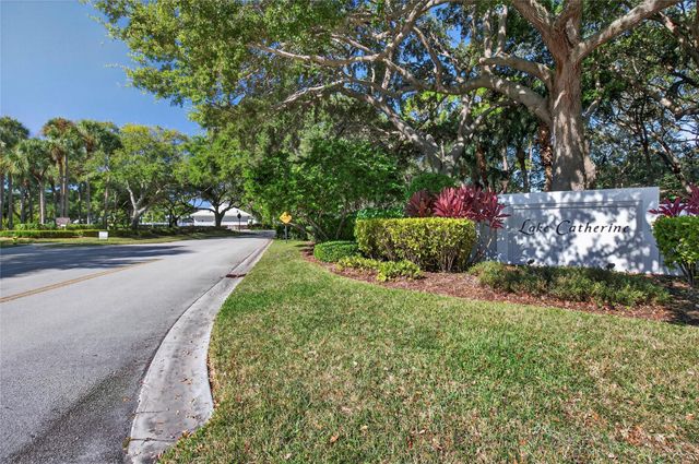 3004 Lakemont Court, Palm Beach Gardens, FL 33403